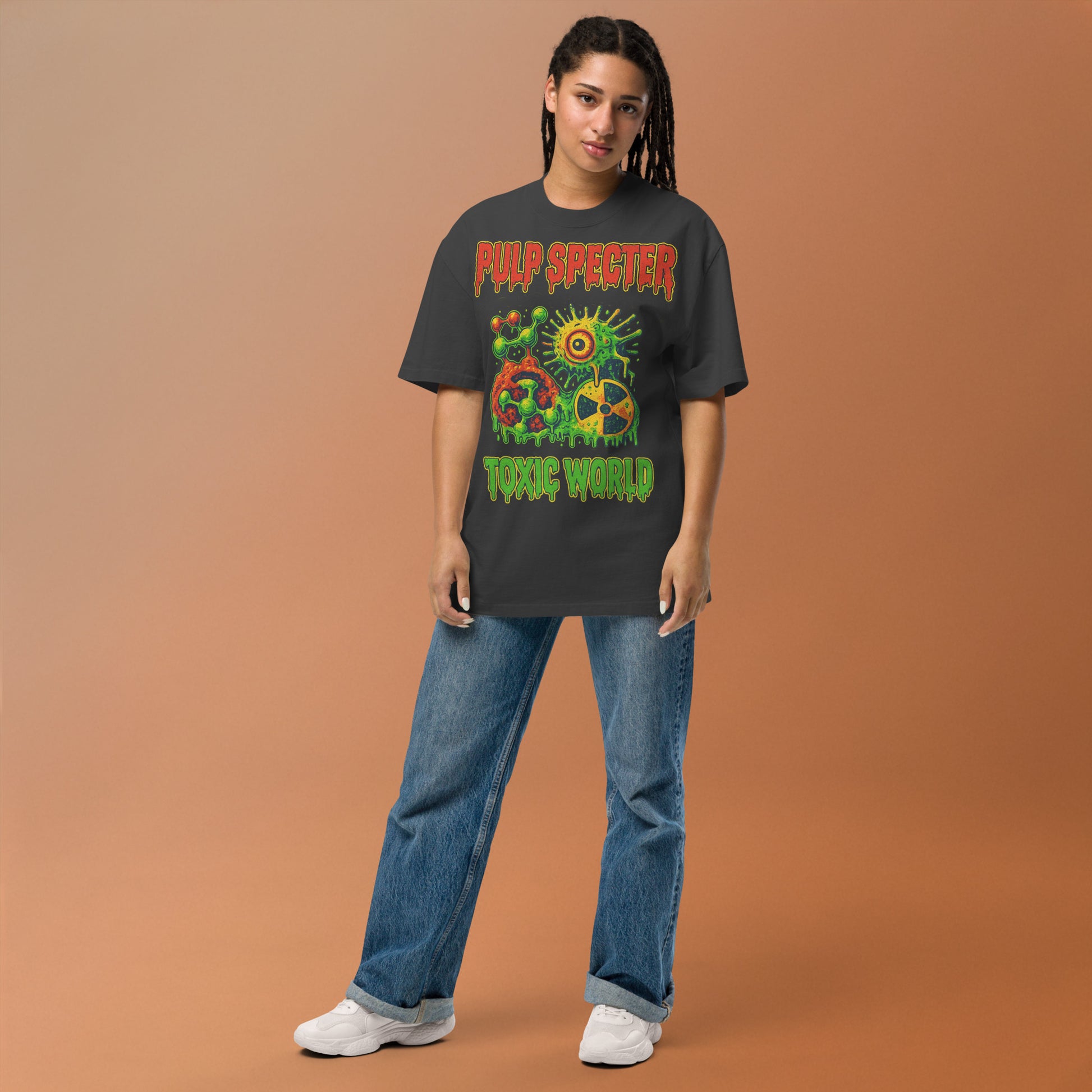 Camiseta oversize con efecto desgastado. Toxic World Back. - PULP SPECTER