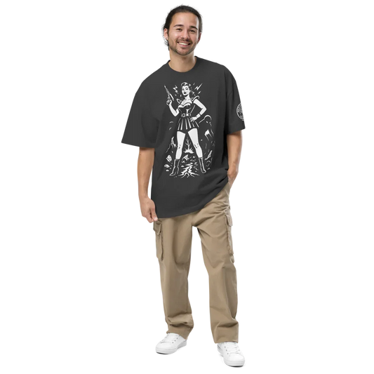 Camiseta oversize con efecto desgastado. Lyra Von Doom. - PULP SPECTER