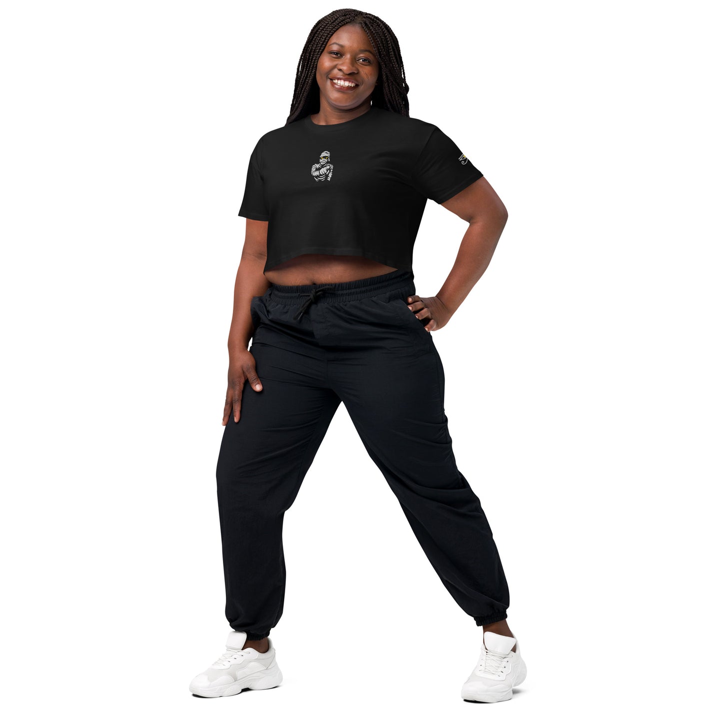Crop top para mujer. Bordado de momia y Ojo de Osiris + Impresión trasera. The Curse of the Black Valley. - PULP SPECTER