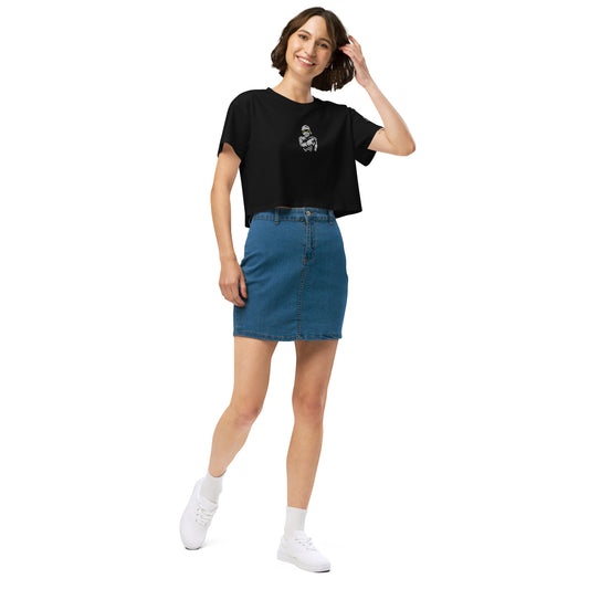 Crop top para mujer. Bordado de momia y Ojo de Osiris + Impresión trasera. The Curse of the Black Valley. - PULP SPECTER